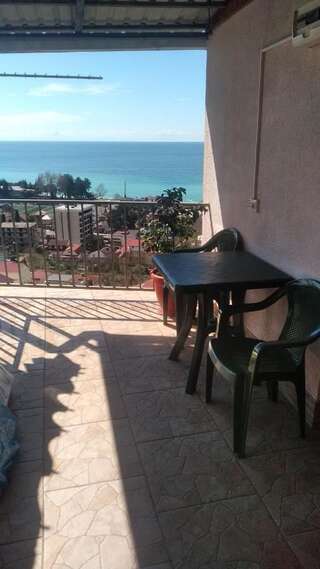 Гостевой дом Отдых у Анаиды Гагра Четырехместный номер эконом-класса-2