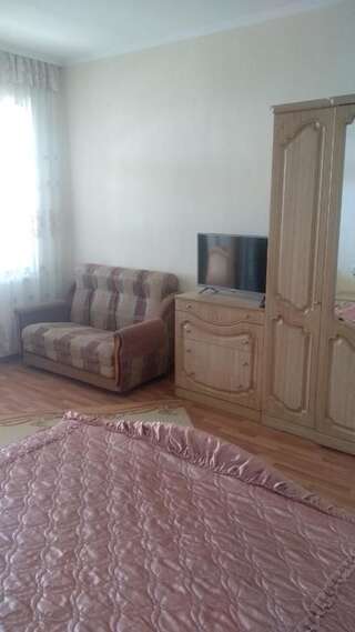 Гостевой дом Отдых у Анаиды Гагра Четырехместный номер эконом-класса-5